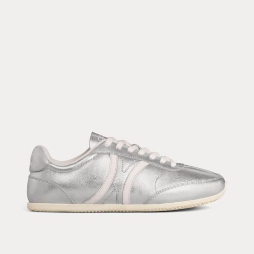 Celine Baskets basses Jogger avec signature Triomphe en cuir de veau laminé argent/blanc optique – 35