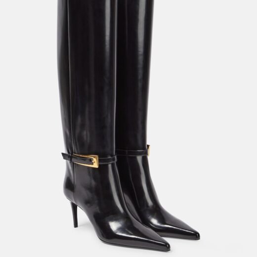 Bottes hautes Yves Saint Laurent en cuir noir – Boucle dorée