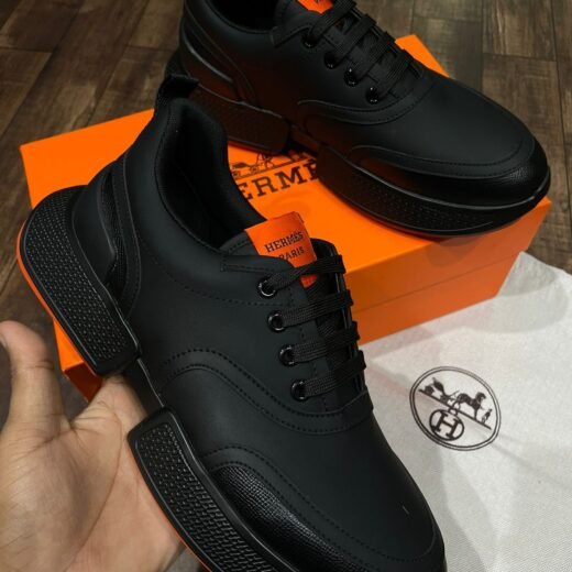 HERMES / Baskets basses noires – UK-07