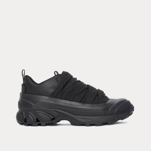 Burberry Baskets basses Arthur en cuir et nylon noires avec détails en dentelle – Noir / 35