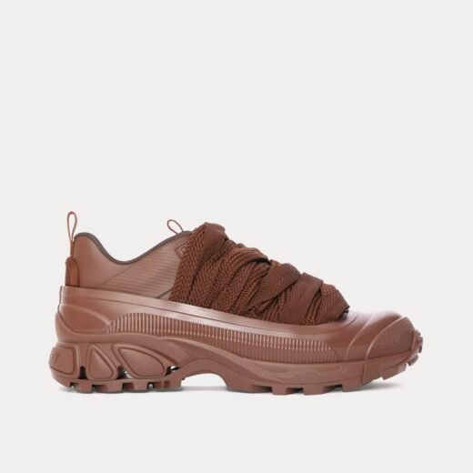 Burberry Baskets basses Arthur en cuir et nylon marron terre foncé avec détails en dentelle – Brun / 35