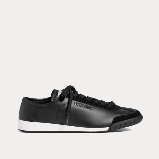 Chanel Baskets basses noires en cuir de veau et daim – 35