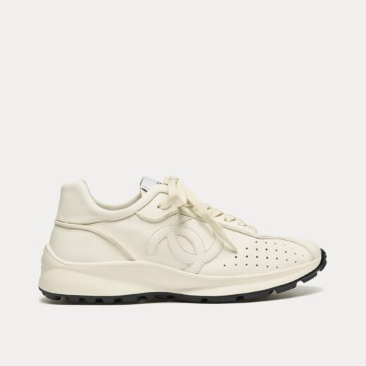 Chanel Baskets basses blanches en cuir – 35