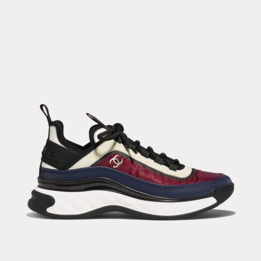 Chanel Baskets basses en tissu et cuir de veau suédé rouge foncé / bleu foncé / ivoire – 35