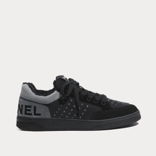 Chanel Baskets basses en tissu et cuir de veau suédé gris – 35
