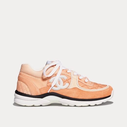 Chanel Baskets basses en tissu et cuir de veau suédé orange clair – 35