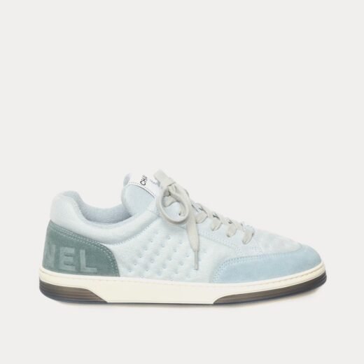 Chanel Baskets basses en cuir de veau mesh et daim bleu clair/turquoise – 35