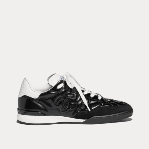 Chanel Baskets basses en cuir de veau brillant noir/blanc – 35