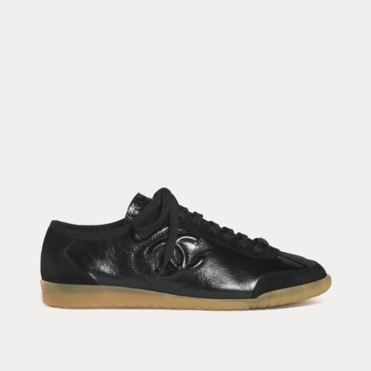 Chanel Baskets basses noires en cuir de veau et daim – 35