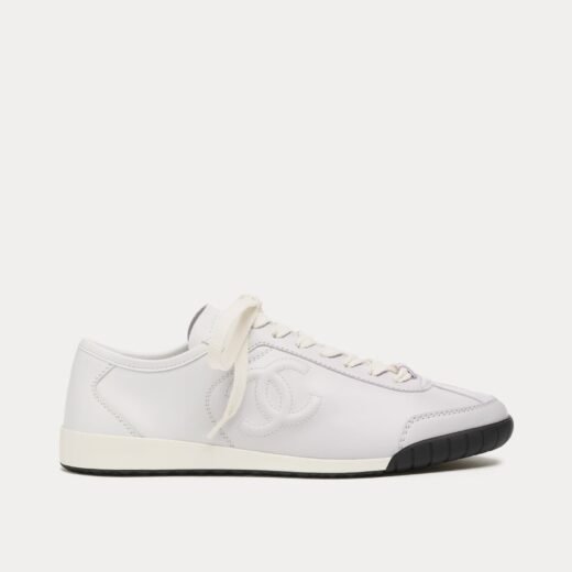 Chanel Baskets basses en cuir de veau imprimé violet clair – 35