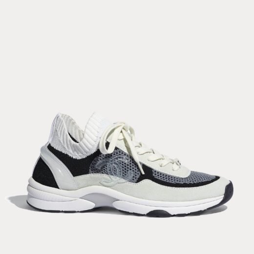 Chanel Baskets basses blanches et noires – 35