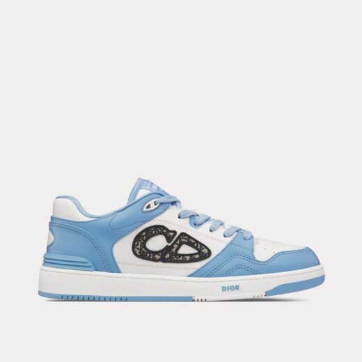 Baskets basses Dior B57 en cuir de veau lisse bleu clair et blanc avec jacquard Dior Oblique beige et noir – 35