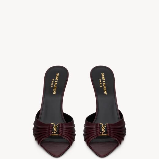 Saint Laurent Mules Cassandra – Cuir bordeaux et logo doré YSL