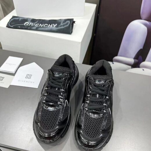 GIVENCHY / Baskets noires TK-MX Runner en mesh et cuir synthétique – UK-7