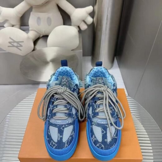 Louis Vuitton / Baskets Monogram Street à logo – UK-07