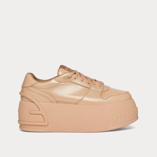 Fendi Baskets basses en cuir rose beige Fashion Show – 35