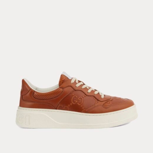 Gucci Baskets basses GG en cuir perforé marron – 35