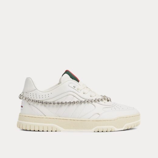 Gucci Baskets basses blanches Re-Web en cuir avec chaîne en cristal et breloque Gucci – 35
