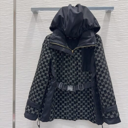 Gucci Veste courte à imprimé GG – ceinture technique & capuche amovible