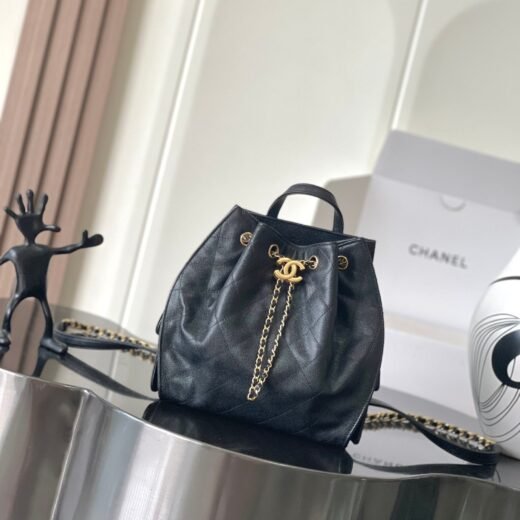 Chanel sac à dos matelassé noir