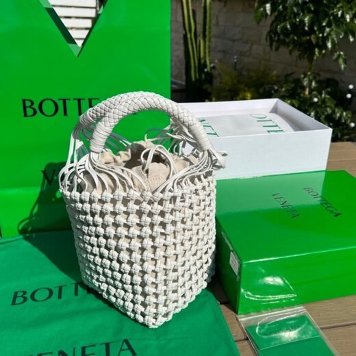 Bottega Veneta – Sac seau tressé blanc ivoire