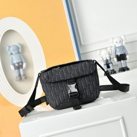 Dior Sacoche Dior Oblique noire à rabat