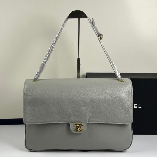 Chanel Flap Bag – Gris clair – fermoir doré