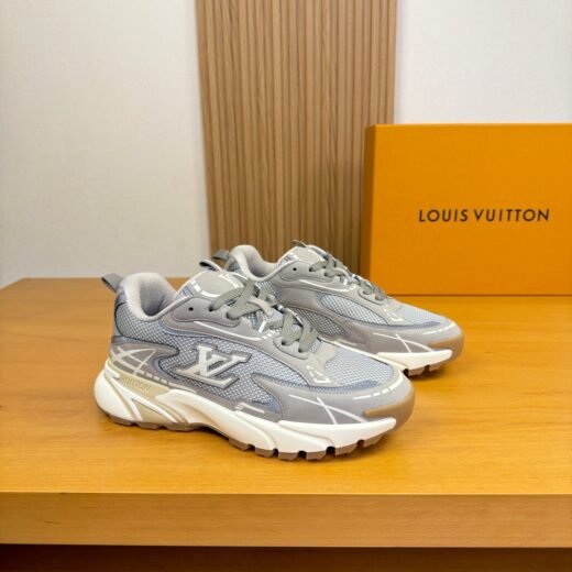 Louis Vuitton baskets gris clair et blanc cassé
