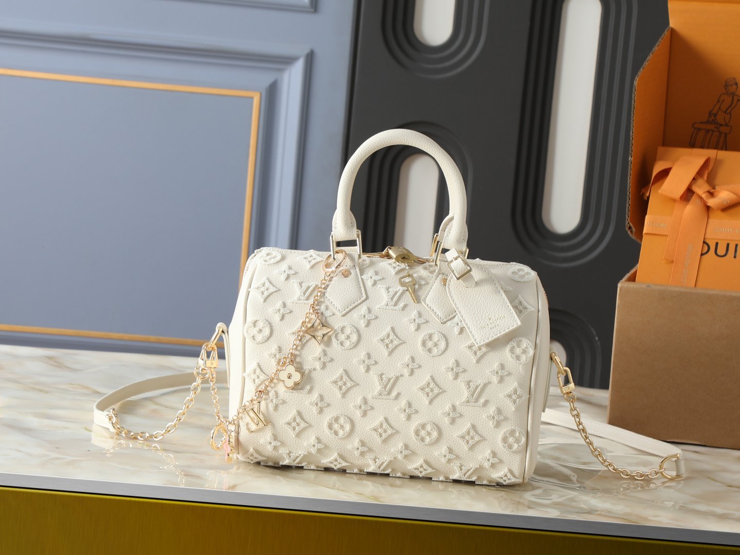 Louis Vuitton sac à main à bandoulière avec monogramme embossé – Image 4