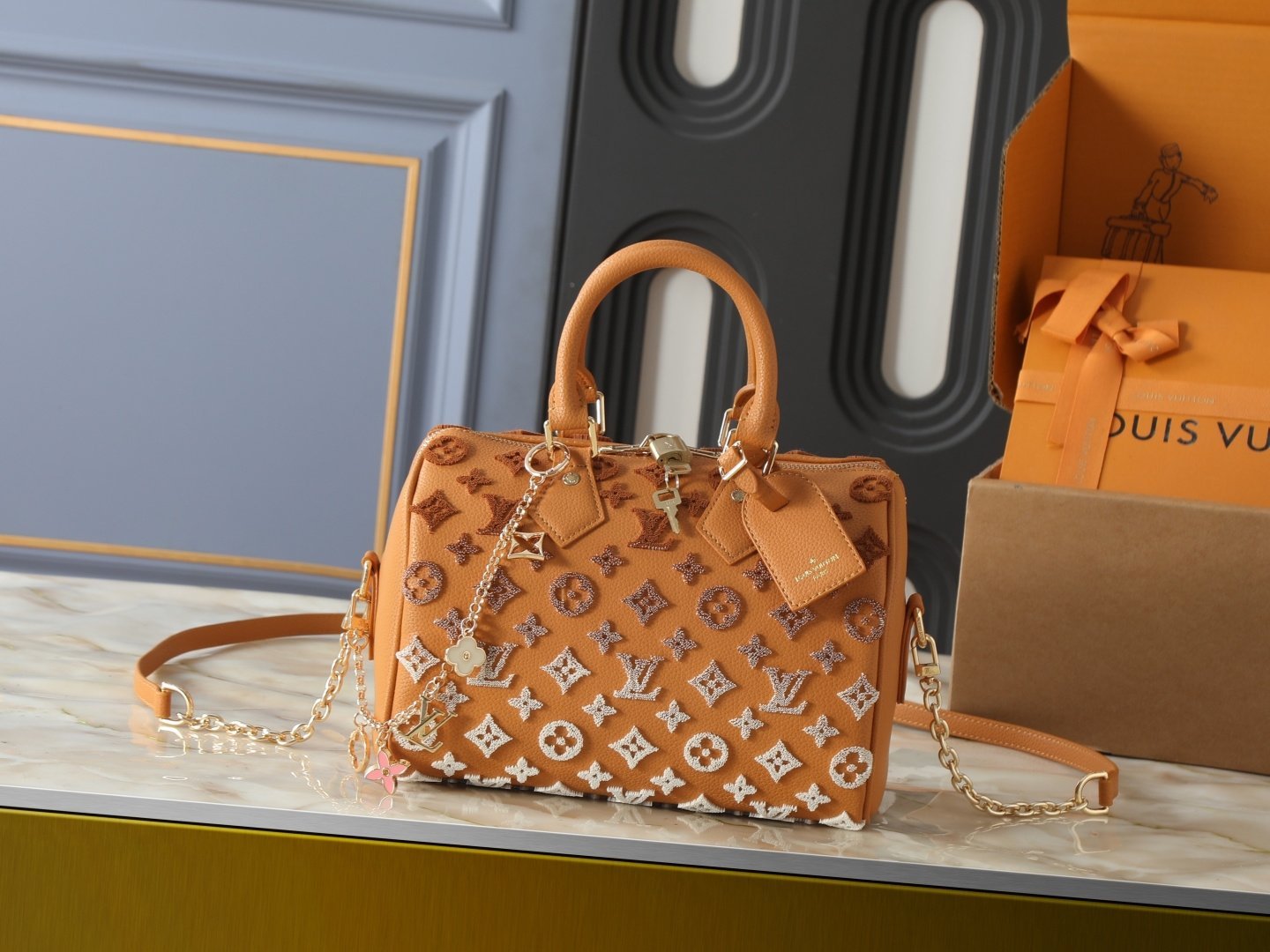 Louis Vuitton sac à main à bandoulière avec monogramme embossé – Image 3