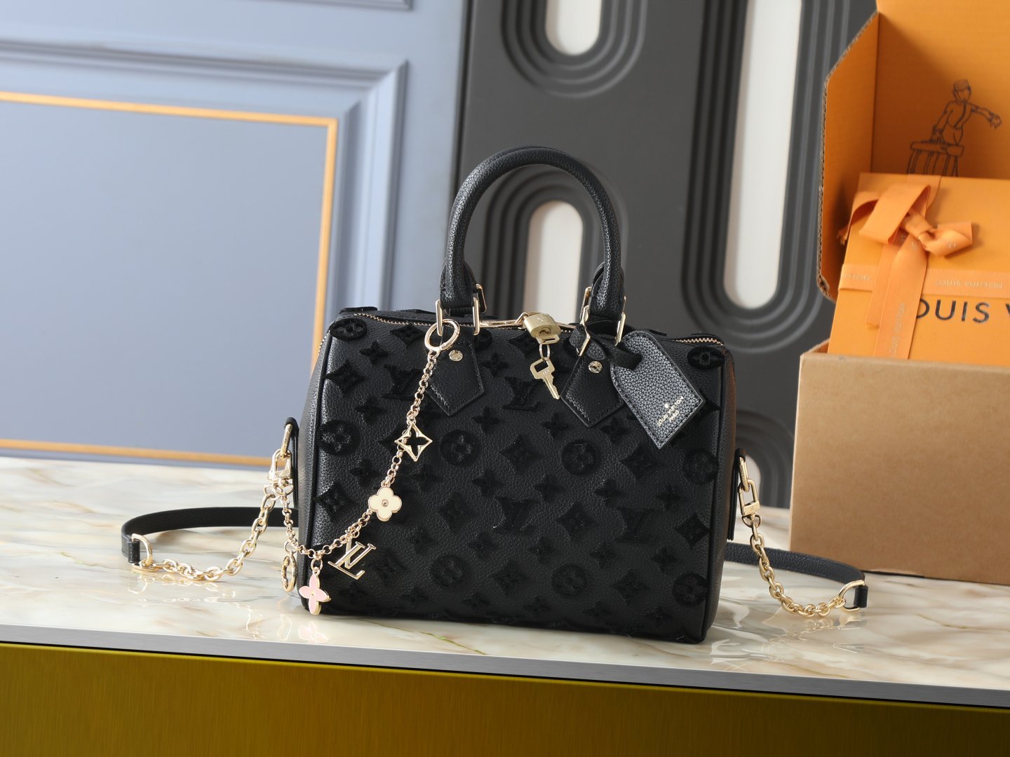 Louis Vuitton sac à main à bandoulière avec monogramme embossé – Image 5